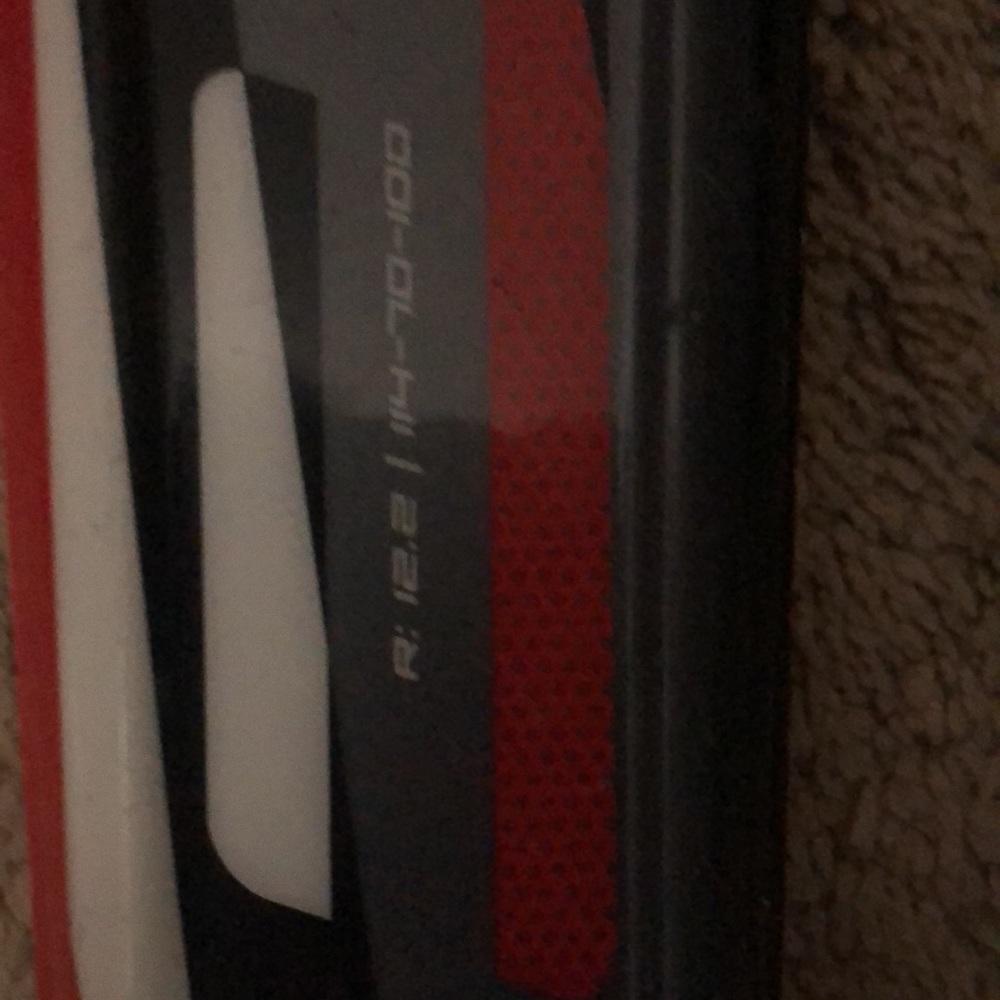 Skis - Picture 2 of 8